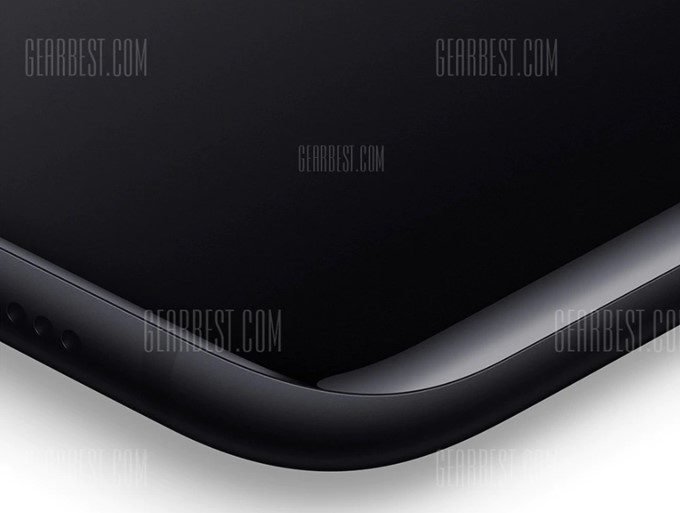 Xiaomi Mi 8はラウンドエッジデザインで手当たりが良いです。