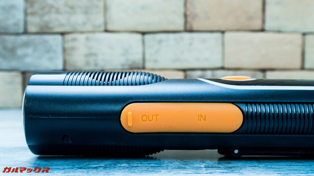 防災ラジオライト進化版の本体左側面には各種ポートが備わっています。