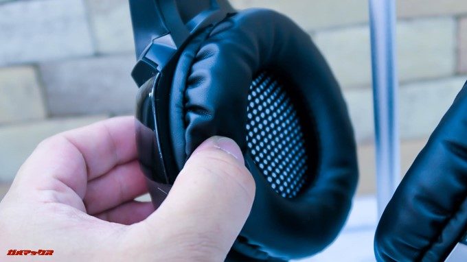 ONIKUMAゲーミングヘッドセットK5のイヤーパッドは非常に柔らかいです