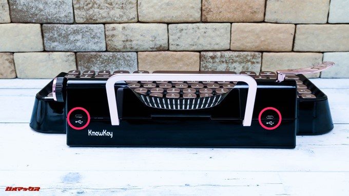 Rymek Bluetoothメカニカルキーボードは背面にUSB端子が2つ備わっています。