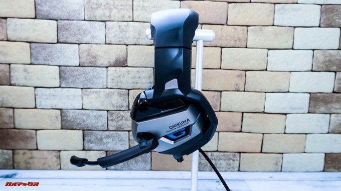 ONIKUMAゲーミングヘッドセットK5のマイク先端は曲がりますが固定は出来ません。