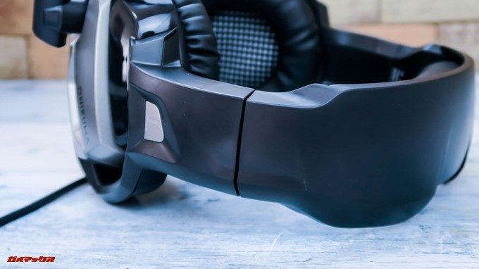 ONIKUMAゲーミングヘッドセットK5のバンド調整部分は金属素材と樹脂のハーフタイプ