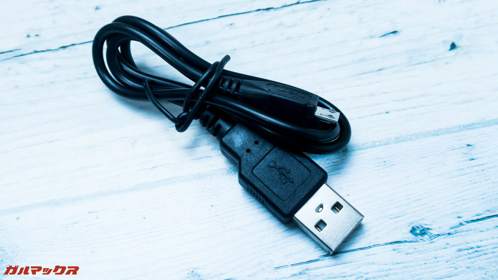 防災ラジオライト進化版はUSB経由で充電も出来ます。