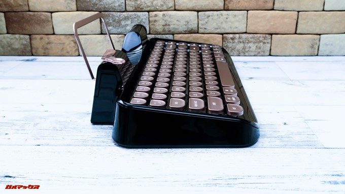 Rymek Bluetoothメカニカルキーボードは傾斜スタンドが無いので次回作は傾斜スタンドを備えて欲しい