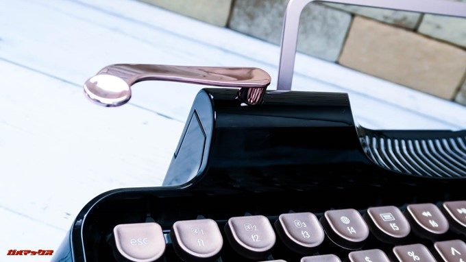 Rymek BluetoothメカニカルキーボードのレバーはBluetooth接続と有線接続を簡単に切り替えられるレバーです。