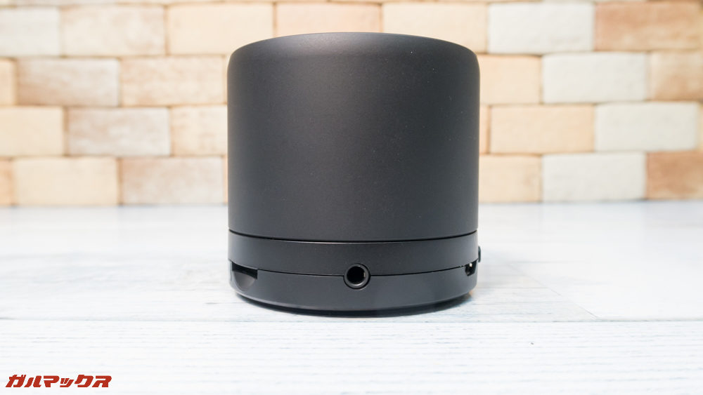 Anfurig A2のメインスピーカーにはLINE IN端子が備わっています。