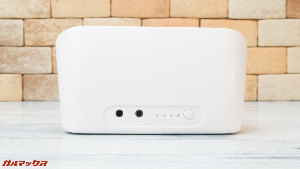 ANFURIG HFD-600の背面には給電端子とイヤホン端子、タイマーボタンとインジケーターが備わっています。