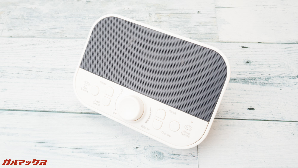 ANFURIG HFD-600の配色は本体が白でスピーカーグリルが灰色です