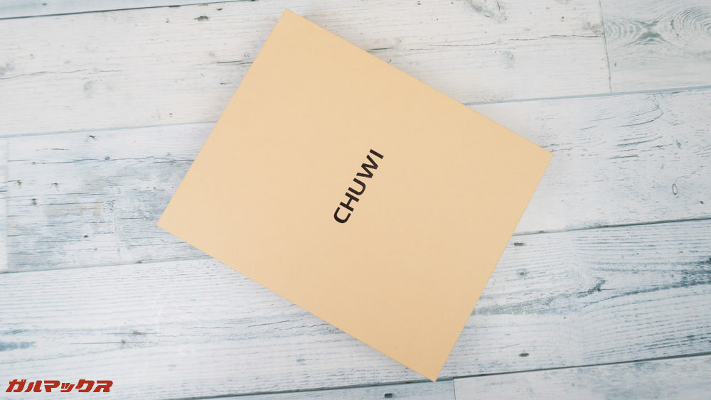 CHUWIらしいクリーム色の外箱で届きました