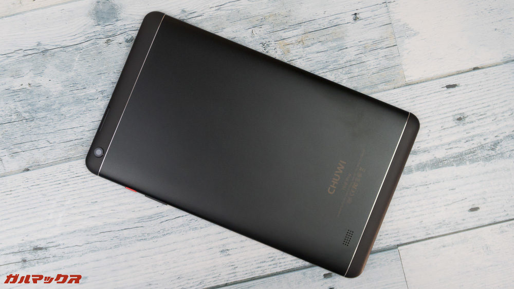 CHUWI Hi9 Proの背面はメタル素材となっています。