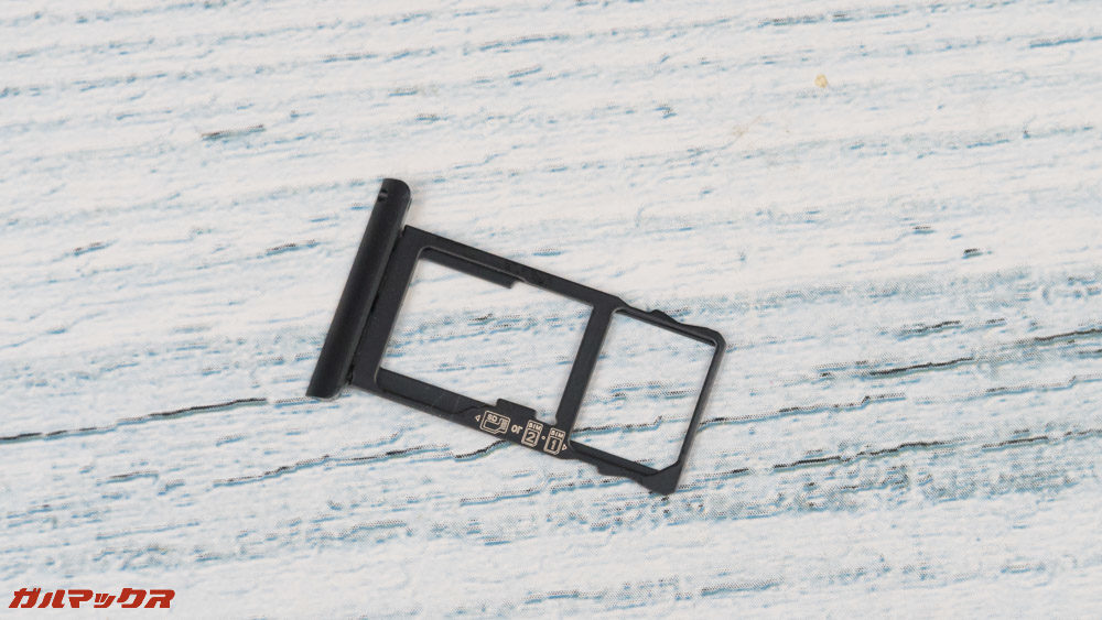 CHUWI Hi9 ProのSIMトレイ2はMicroSDと共用です。