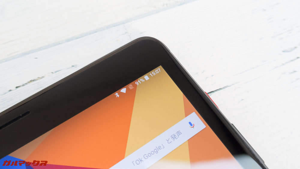 CHUWI Hi9 ProはOGSディスプレイなのでガラスと液晶に隙間がなくて光の乱反射を抑え、美しい描写が可能となっています。