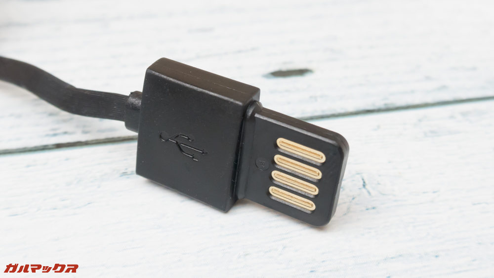 REMAX CUTE BABYのUSB-A端子は裏表関係なく差し込める形状でした。