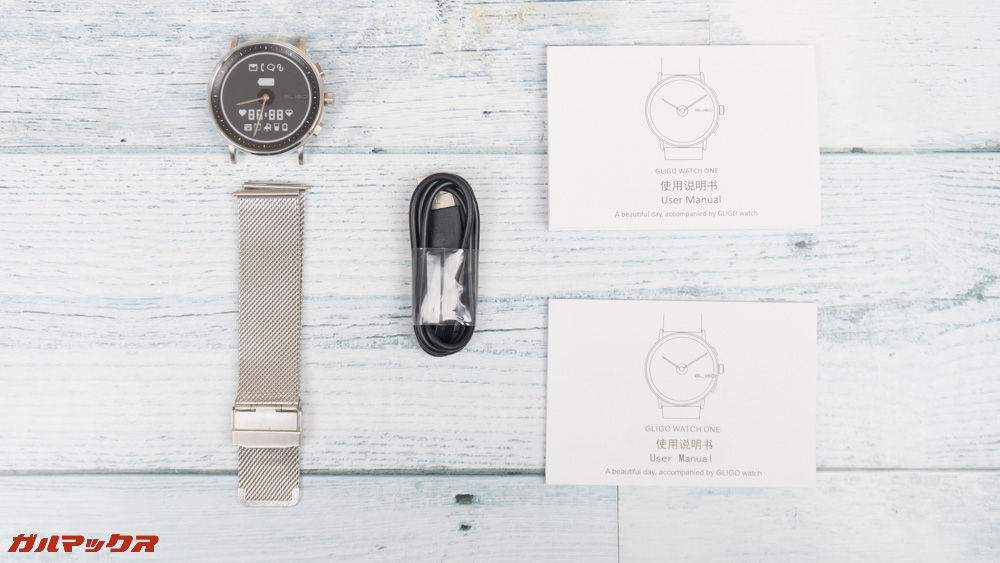 GLIGOの付属品にはベルトや充電器が含まれています