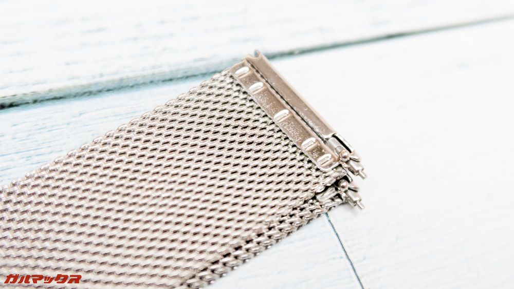 GLIGOのベルトはスライドピンで取り付けるタイプ