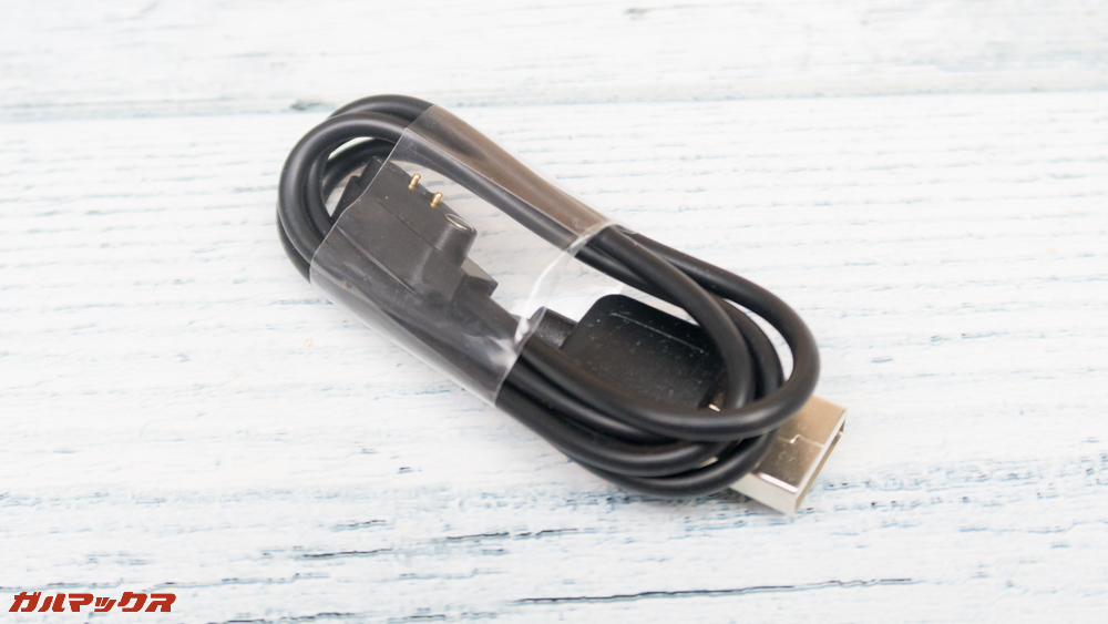 GLIGOの充電ケーブルは専用のマグネット式