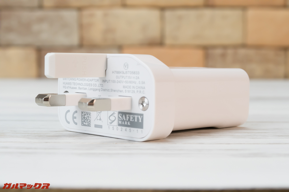 Huawei nova 3iの付属充電器は日本のコンセントに箚せ無いタイプでした。