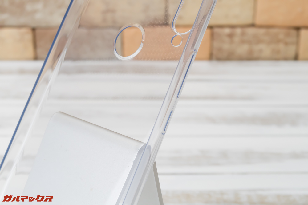 Huawei nova 3iのケースは専用設計でボタンの回りも保護されているタイプです。