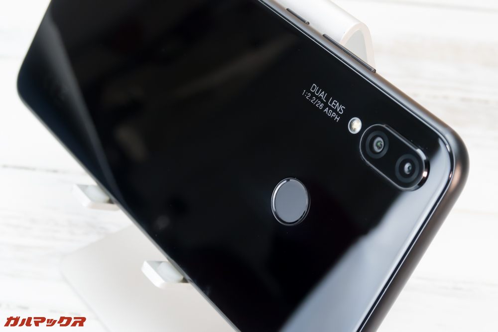 Huawei nova 3iのカメラは横道した時に横並びになります。