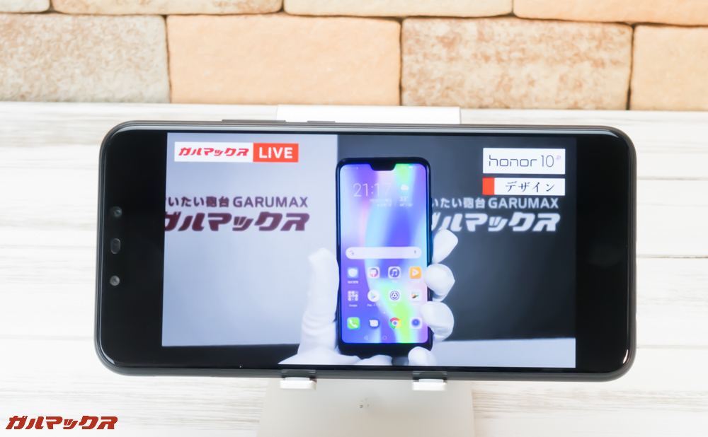 Huawei nova 3iは16:9j表示だと左右に黒い帯が表示される