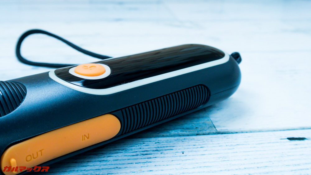 防災ラジオライト進化版は滑り止め加工が施されているのでグリップ感が良いですね。