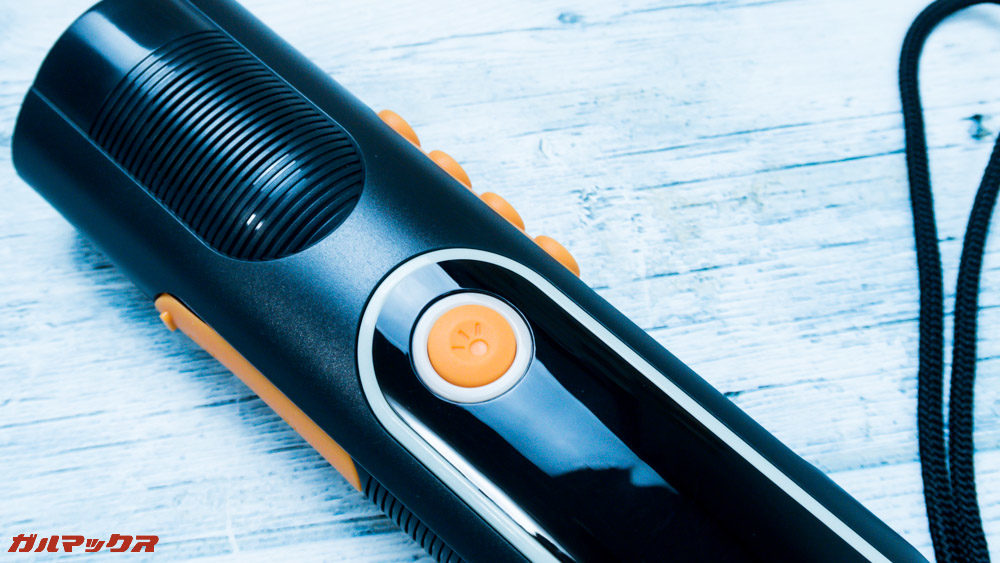 防災ラジオライト進化版のライトボタンは上部に備わっています。