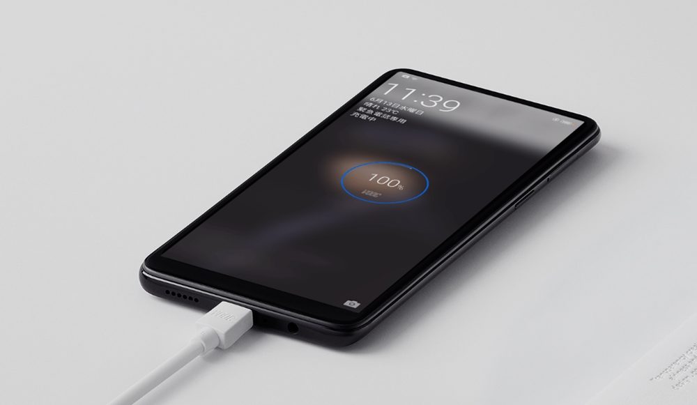 OPPO R15 Proは独自の充電技術で充電しながらでも熱を持たずに快適に充電が可能となっています。