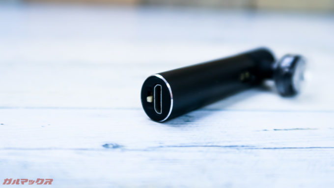 Humixx H9は単体でも充電可能。オン・オフの物理スイッチも付いているので便利。