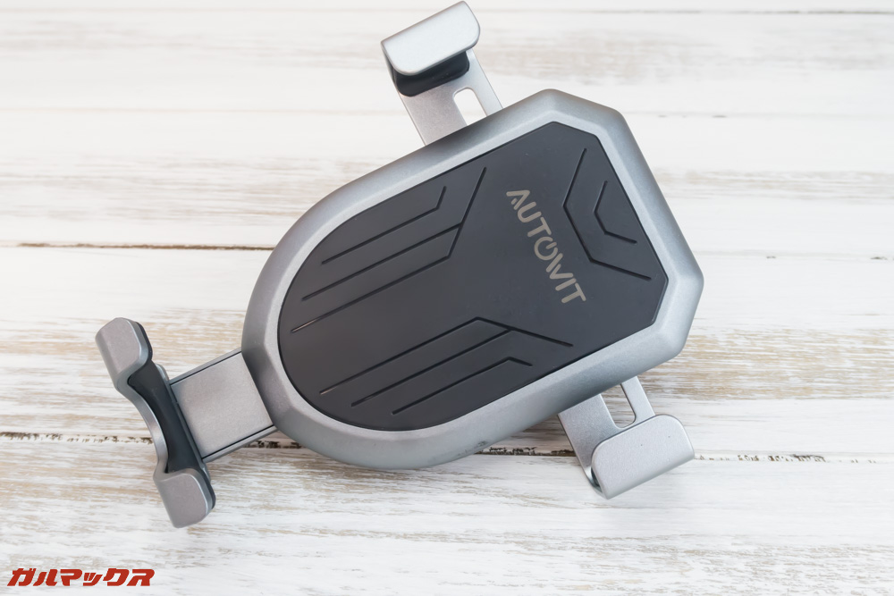 Autowit C3はブラック×シルバーの落ち着いたカラーリング