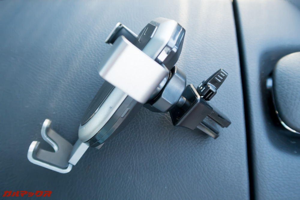 Autowit C3にボールジョイントを挿し込んでナットを締め込んで固定します。