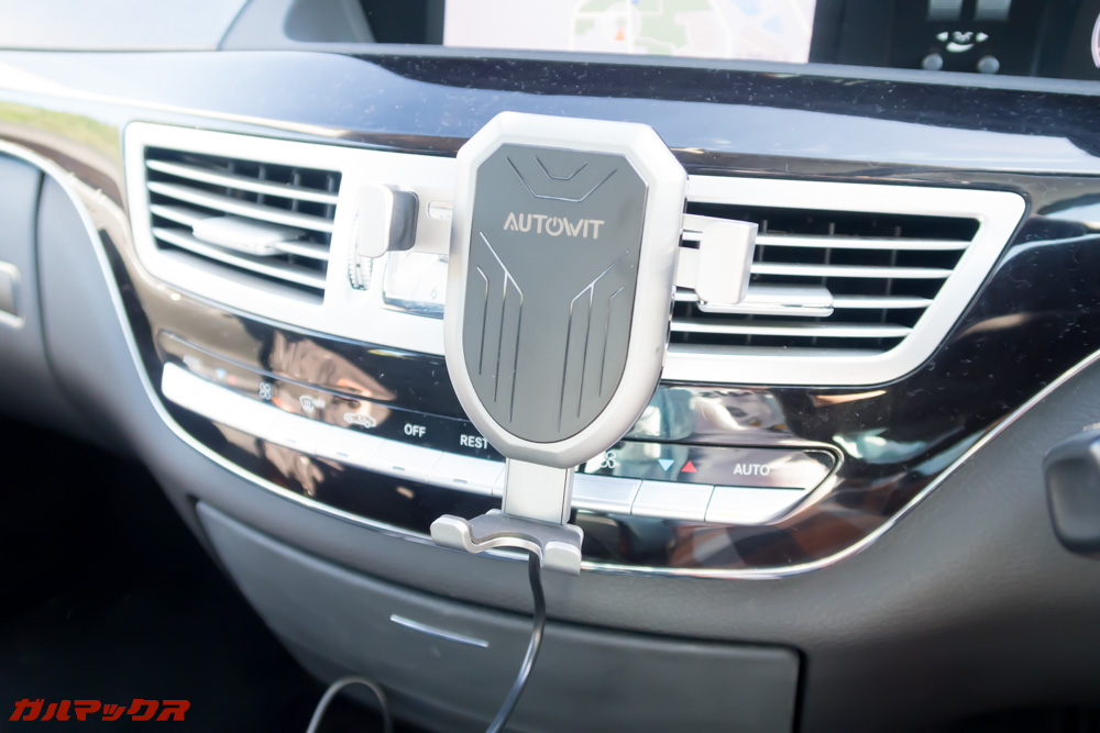 Autowit C3の固定具をフィンに挿し込むと装着完了！