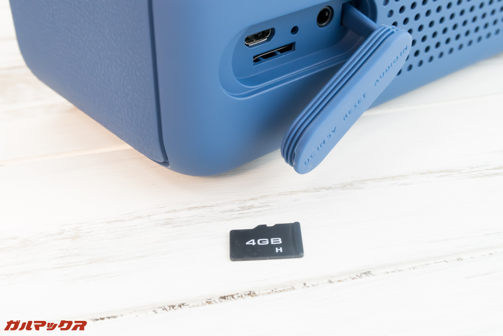 DOSS SoundBox ProはMicroSDを挿すことでローカル再生も可能です。