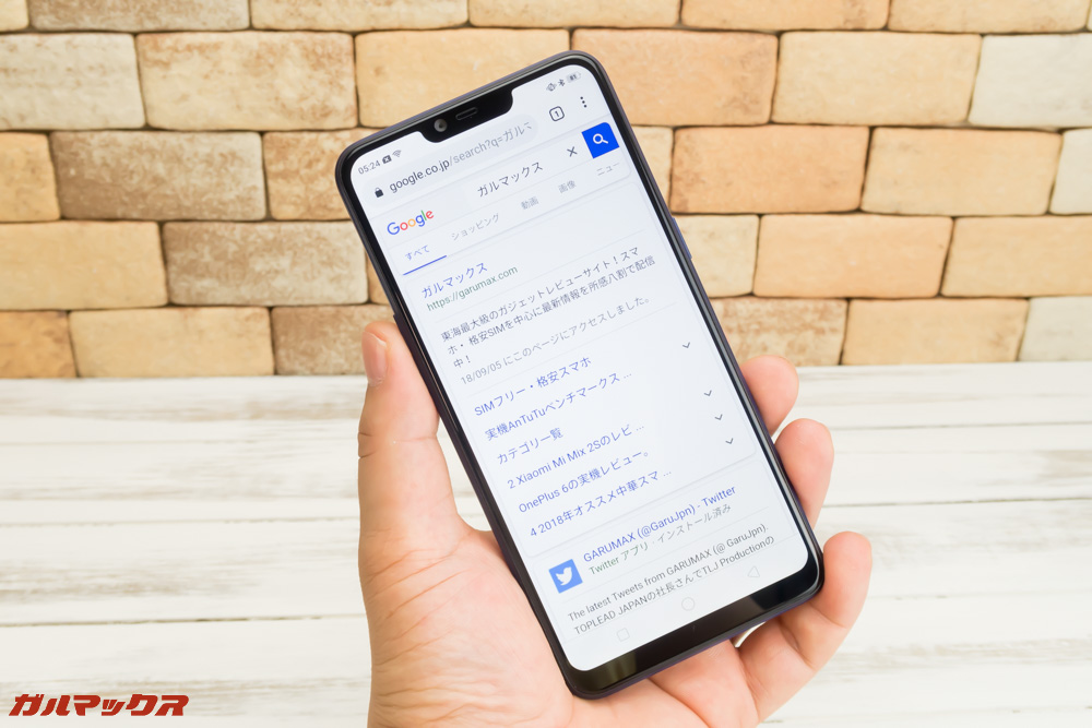 OPPO R15 Neoはノッチ付きの大画面で前面はほとんど画面。