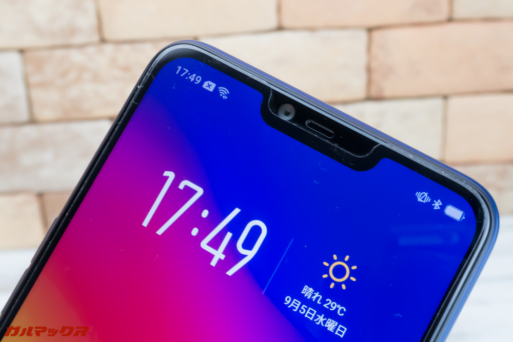 OPPO R15 Neoのディスプレイはノッチ付き