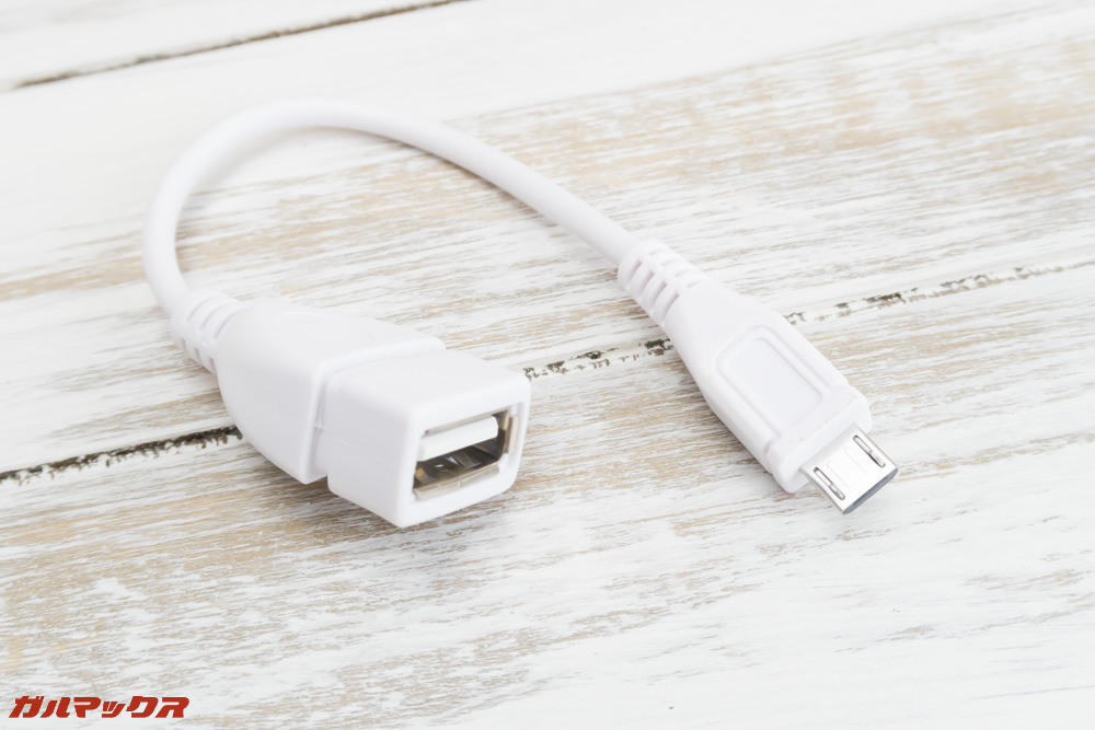 Teclast F5にはMicroUSB→USB-Aの変換アダプターが付属しています。