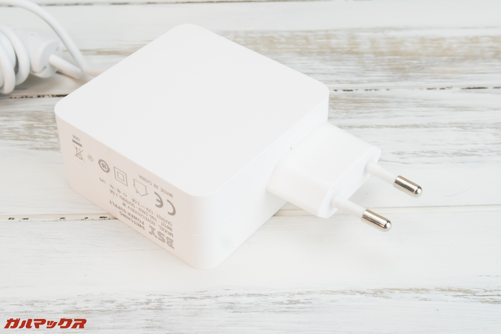 Teclast F5の付属充電器は日本のコンセントに直接箚せ無いタイプ