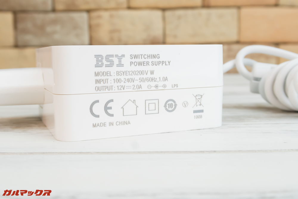 Teclast F5の付属充電器は12V2Aで24Wモデルでした