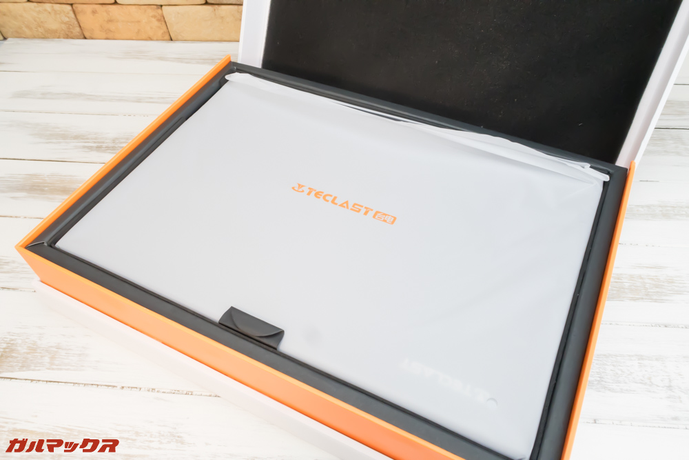 Teclast F5のは専用箱なので開封時のドキドキ感も味わえます