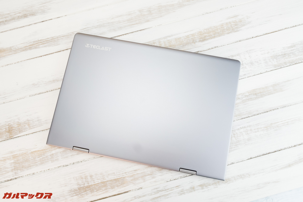 Teclast F5は天板がメタル