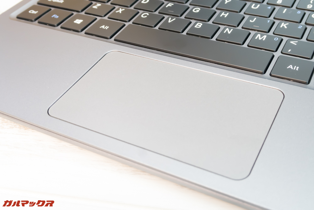 Teclast F5のマウスパッドは左右スワイプで仮想デスクトップを切り替えられます。