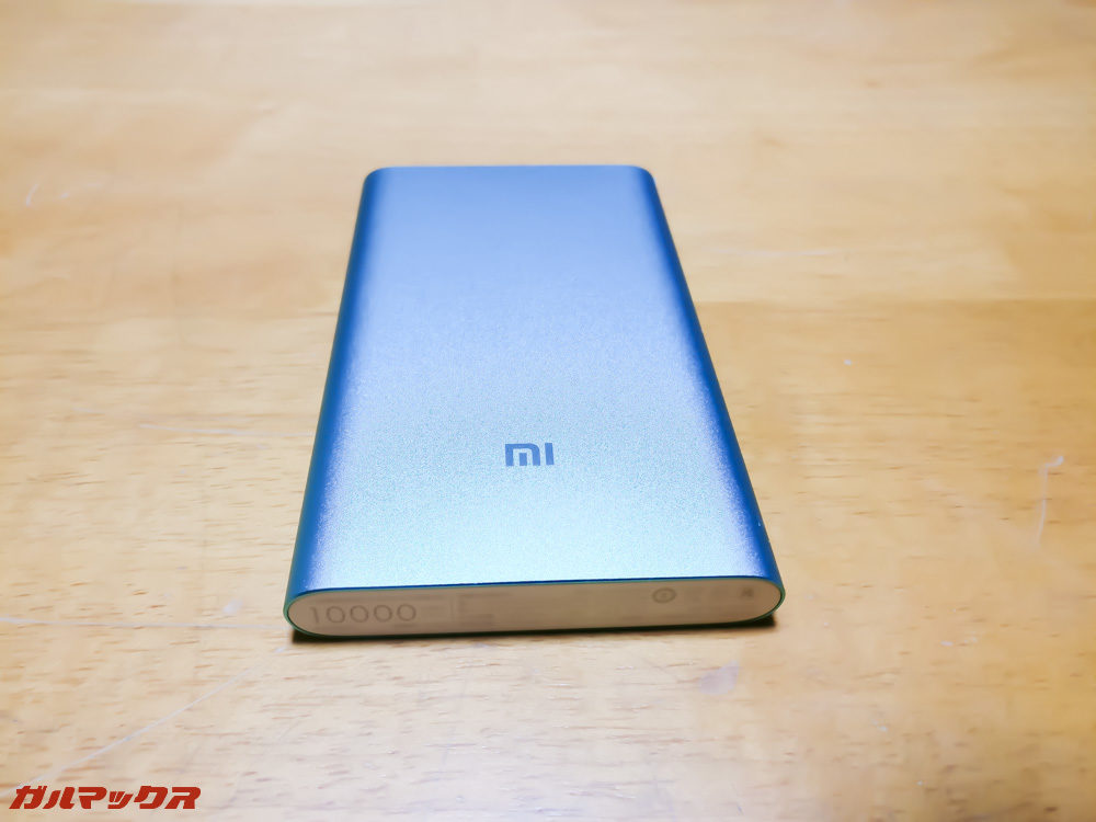 反対側はMIロゴのみとシンプル