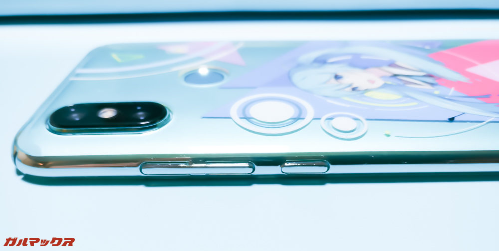 ケースを装着した側面