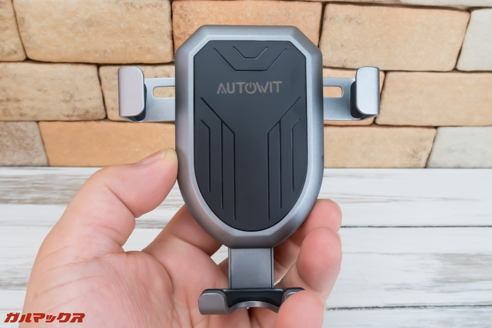 Autowit C3はスマホを上部に引っ張ると左右のストッパーが開きます