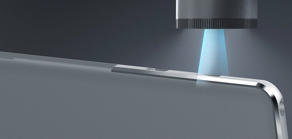 Teclast T20はメタル素材を活用したダイヤモンドカット加工が施されてます。