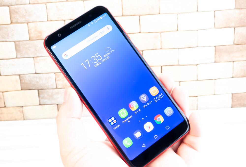 ZenFone Max M1は独自Uiを搭載しているのでホーム画面のカスタマイズも柔軟に対応しています。