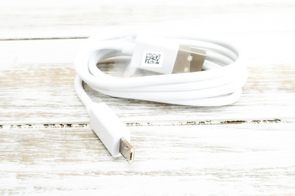 ZenFone Max M1の充電ケーブルはMicroUSBです。