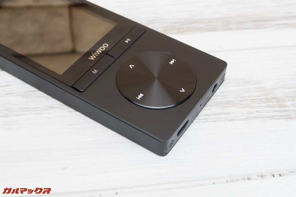 wiwoo H9は操作性の良い大きなカーソルボタンが備わっています。