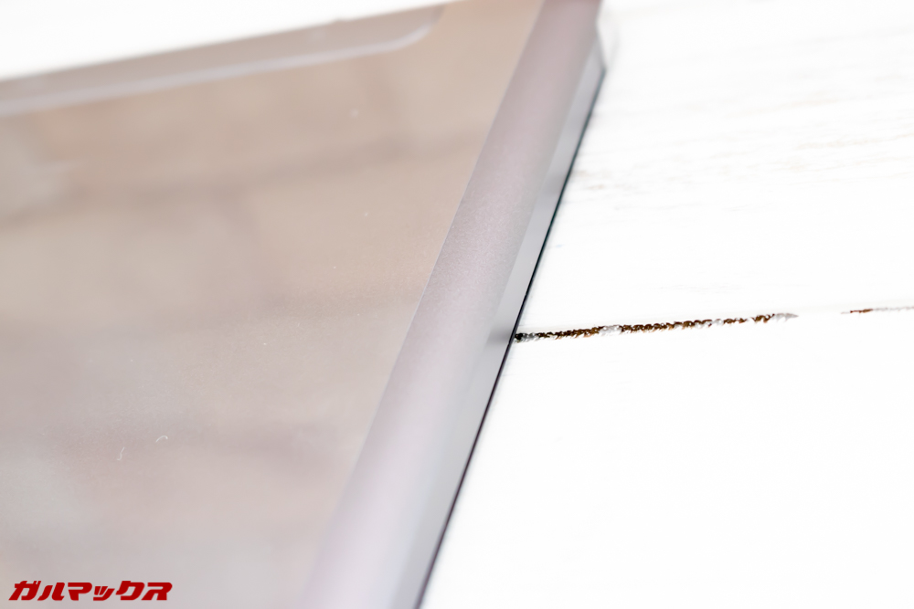 ALLDOCUBE M5Sは背面に輸送時の傷から守るフィルムが貼っていました！