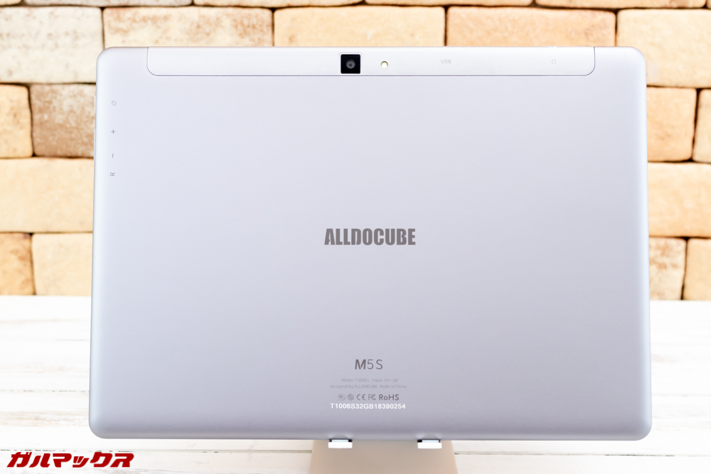 ALLDOCUBE M5Sの背面はメタル素材！