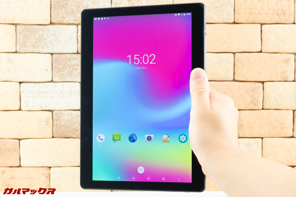 ALLDOCUBE M5Sのベゼルは太いですが持ちやすい。